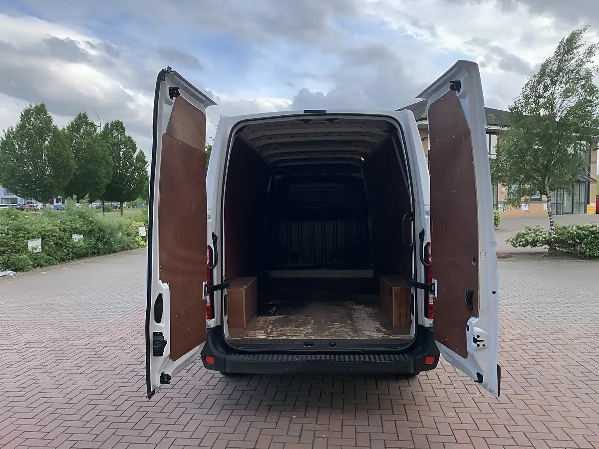 Used 2021 Nissan NV400 Tekna White - Interior and Exterior details 18