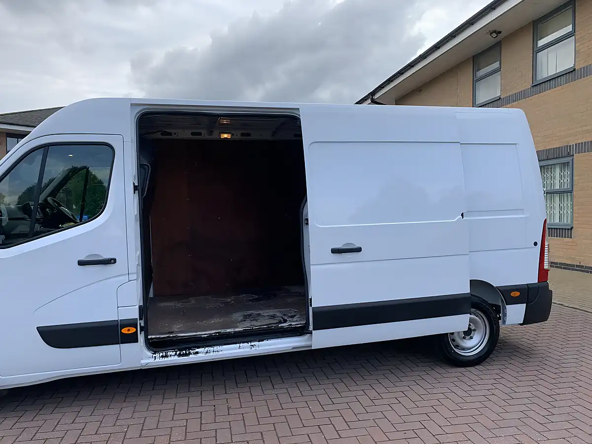 Used 2021 Nissan NV400 Tekna White - Interior and Exterior details 20