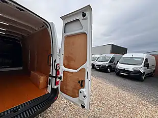 Used 2021 Nissan NV400 Tekna White - Interior and Exterior details 7