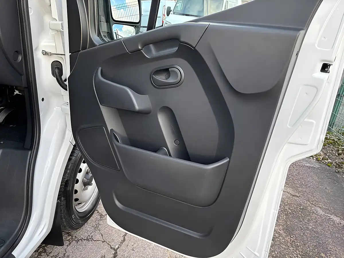 Used 2021 Nissan NV400 Tekna White - Interior and Exterior details 12