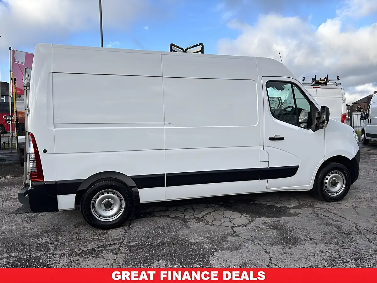 Used 2021 Nissan NV400 Tekna White - Interior and Exterior details 4