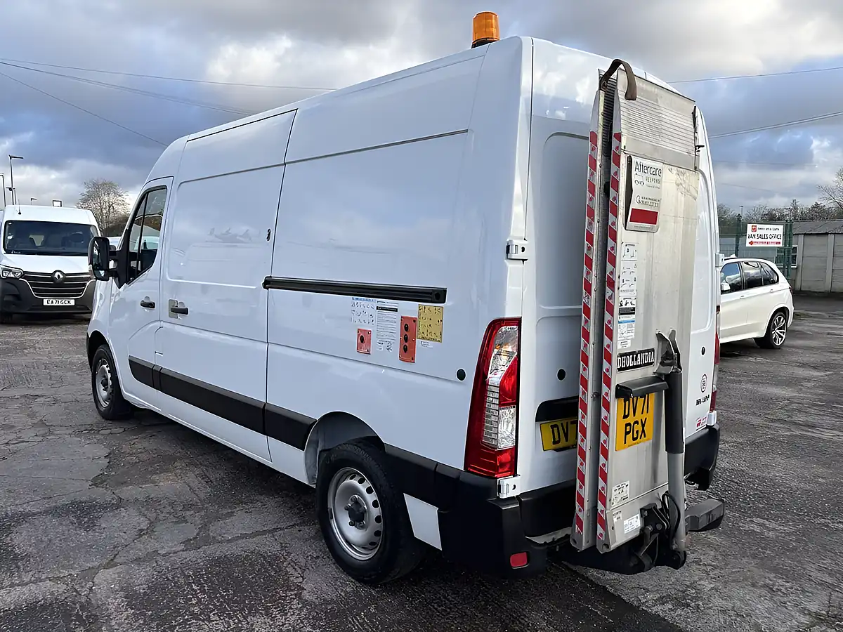 Used 2021 Nissan NV400 Tekna White - Interior and Exterior details 6