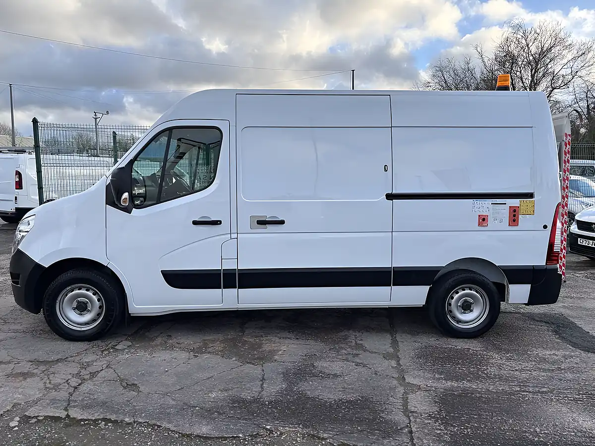 Used 2021 Nissan NV400 Tekna White - Interior and Exterior details 7