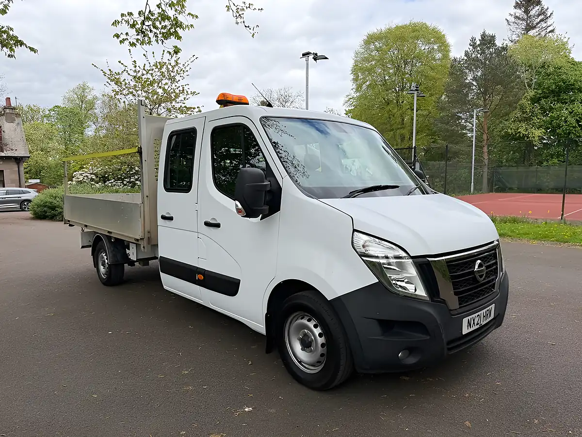 Used 2021 Nissan NV400 Tekna White - Front View