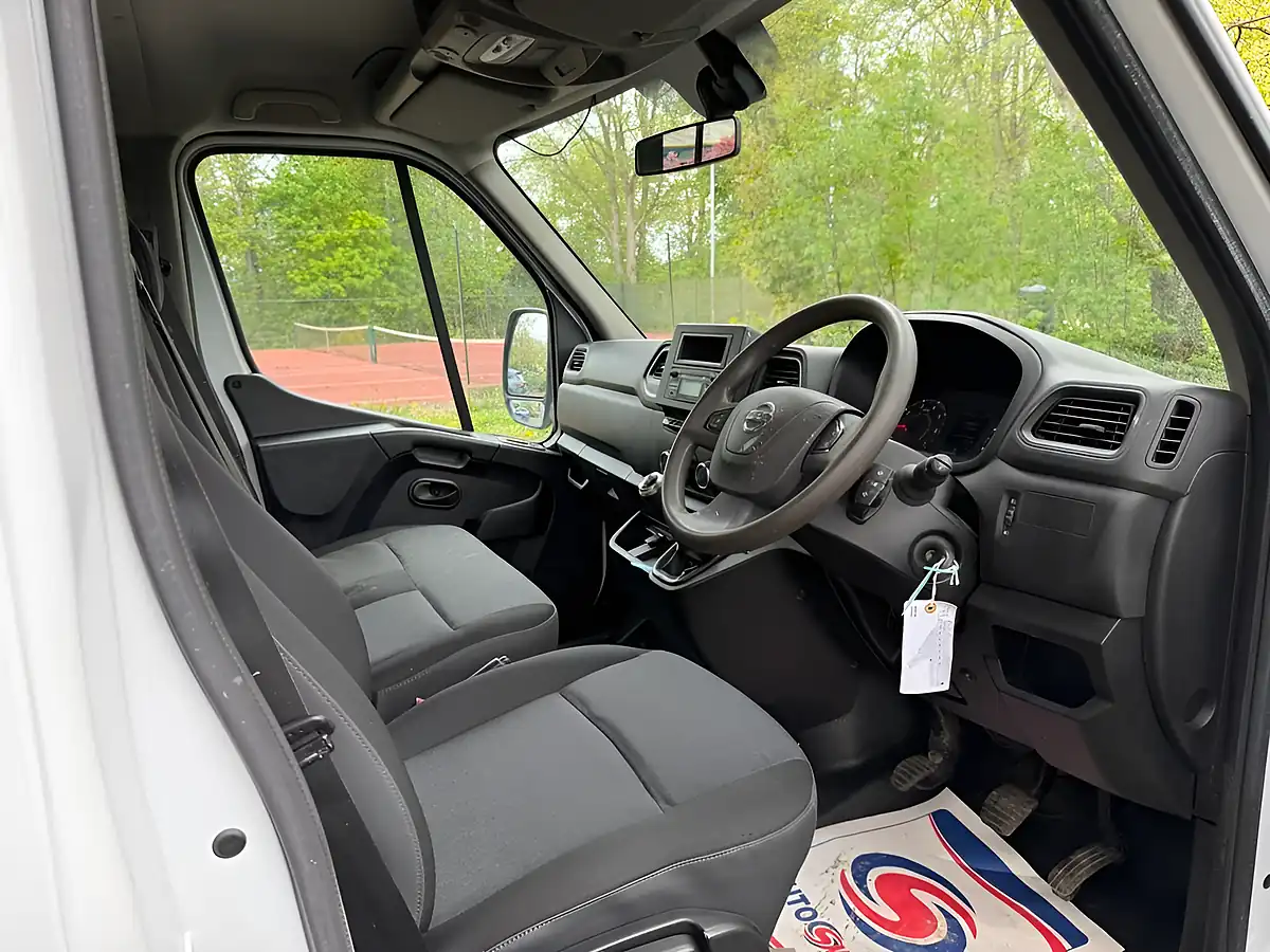 Used 2021 Nissan NV400 Tekna White - Interior and Exterior details 13