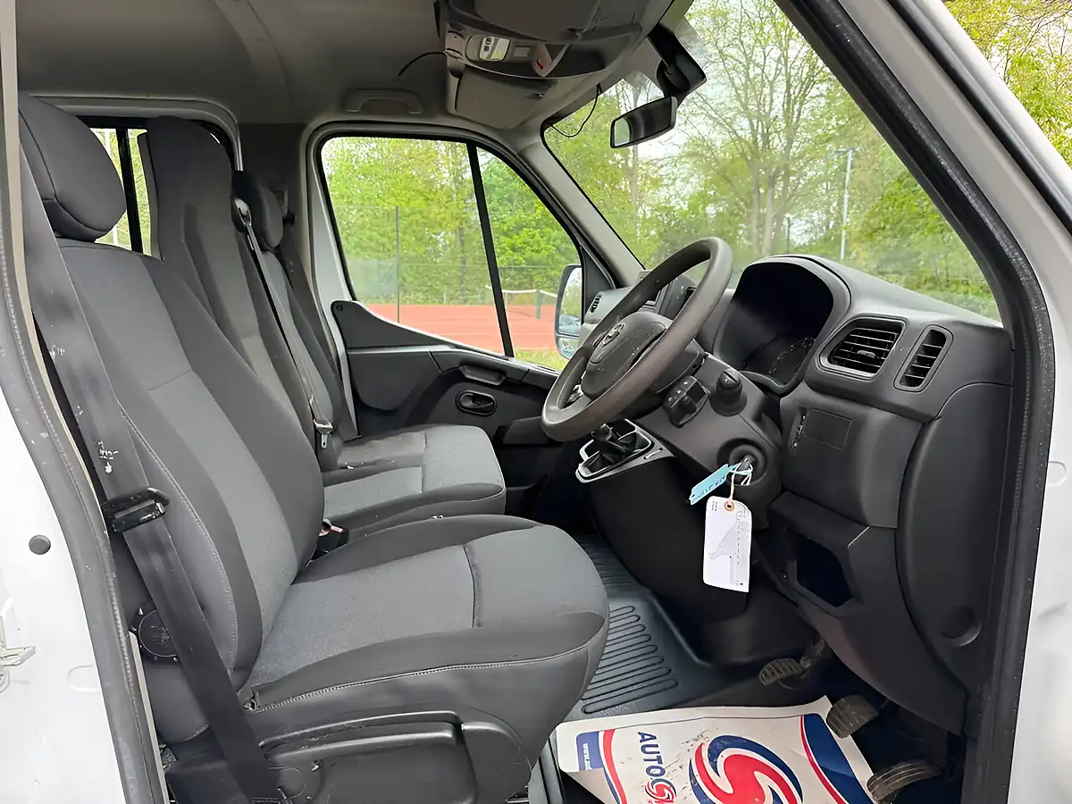Used 2021 Nissan NV400 Tekna White - Interior and Exterior details 14