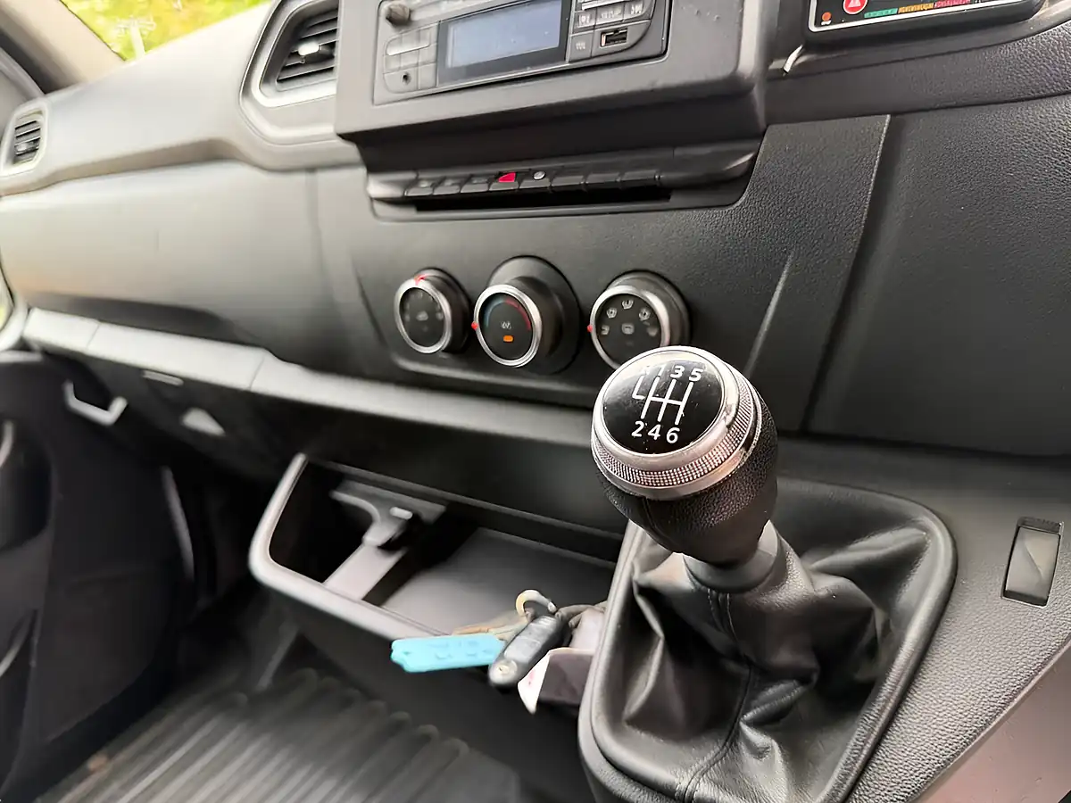 Used 2021 Nissan NV400 Tekna White - Interior and Exterior details 18