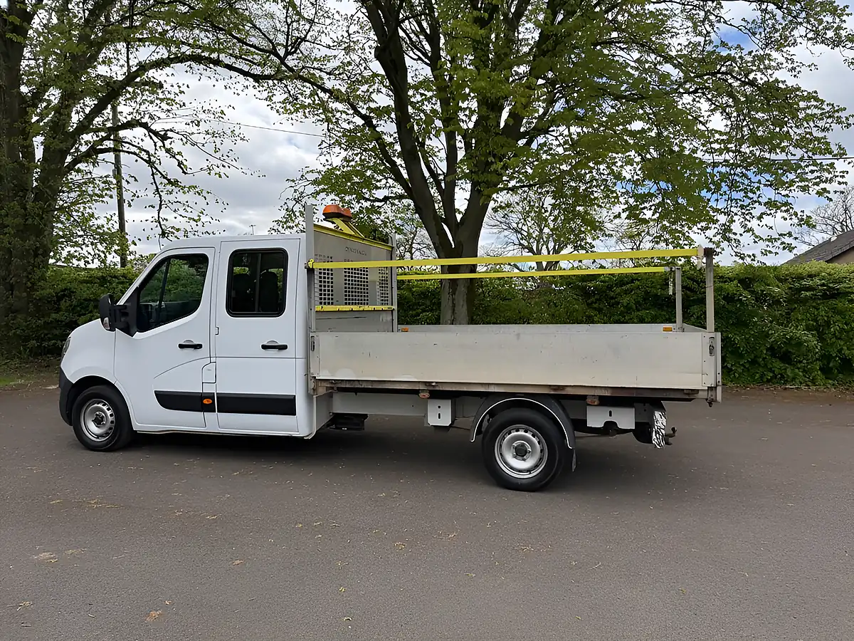 Used 2021 Nissan NV400 Tekna White - Interior and Exterior details 8