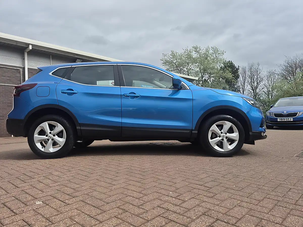 Used 2021 Nissan Qashqai Acenta Premium Blue - Interior and Exterior details 6