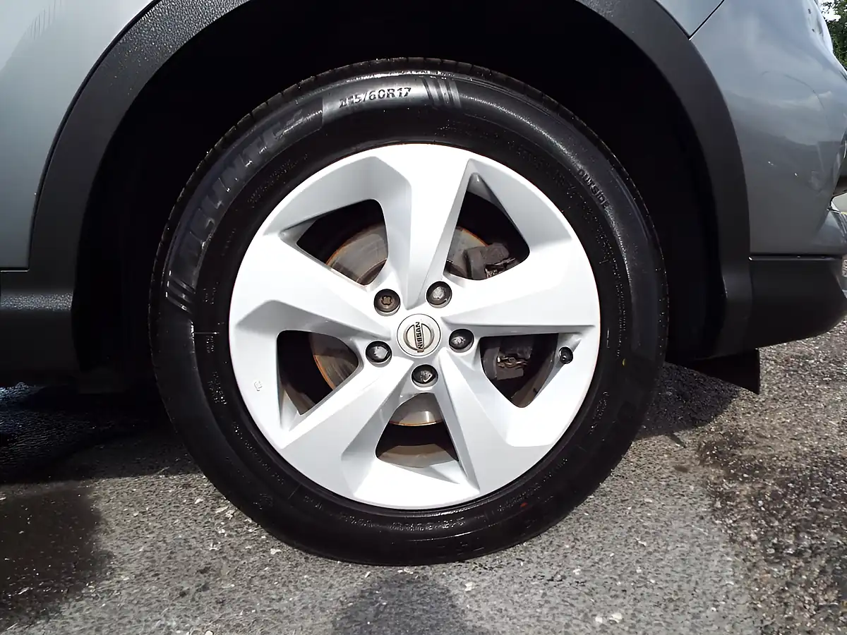 Used 2021 Nissan Qashqai Acenta Premium Grey - Interior and Exterior details 9