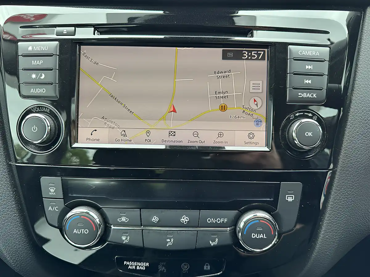 Used 2021 Nissan Qashqai Acenta Premium White - Interior and Exterior details 3