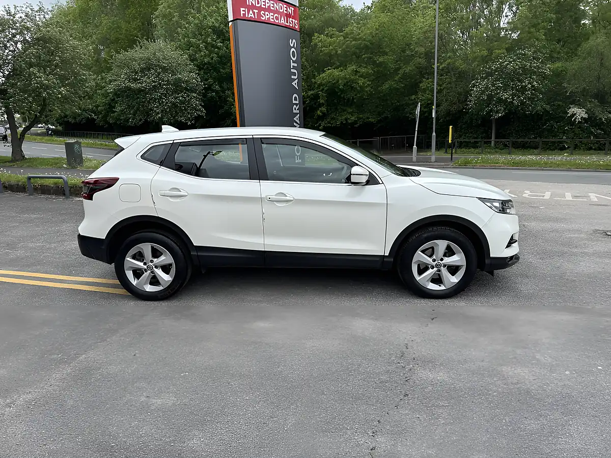 Used 2021 Nissan Qashqai Acenta Premium White - Interior and Exterior details 4