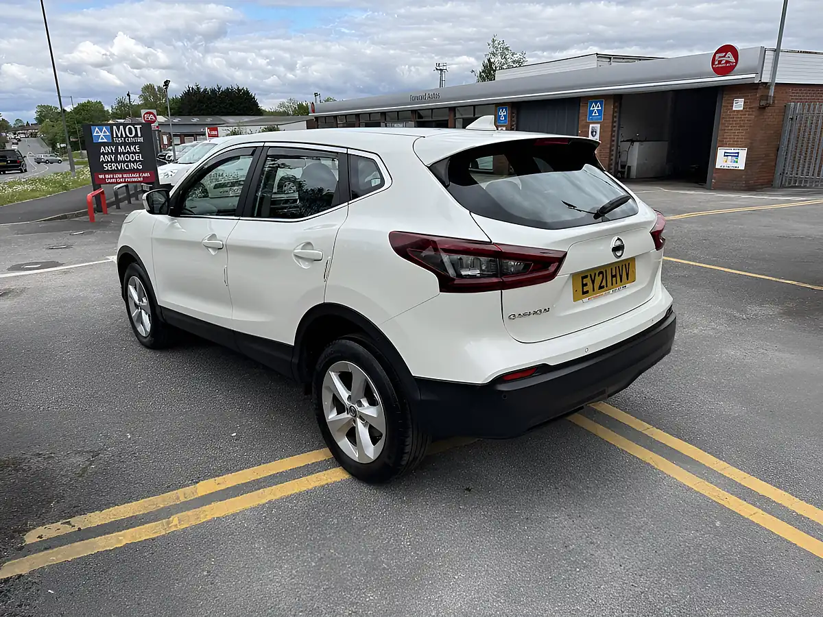 Used 2021 Nissan Qashqai Acenta Premium White - Interior and Exterior details 7