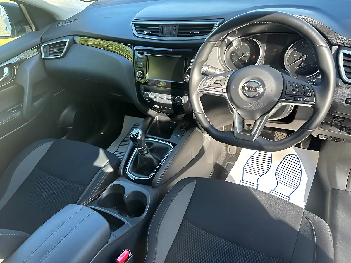 Used 2021 Nissan Qashqai Acenta Premium White - Interior and Exterior details 18