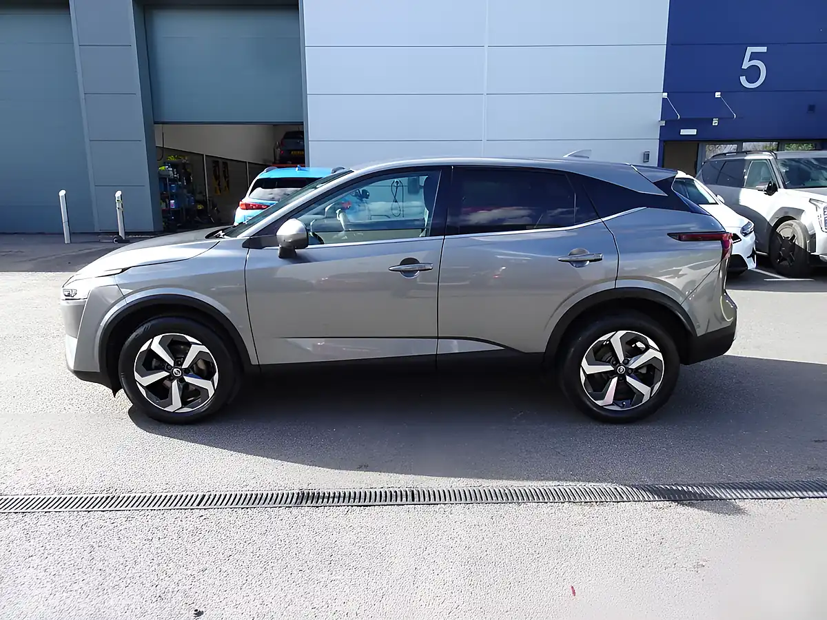 Used 2021 Nissan Qashqai N-Connecta Gun Metal - Interior and Exterior details 17