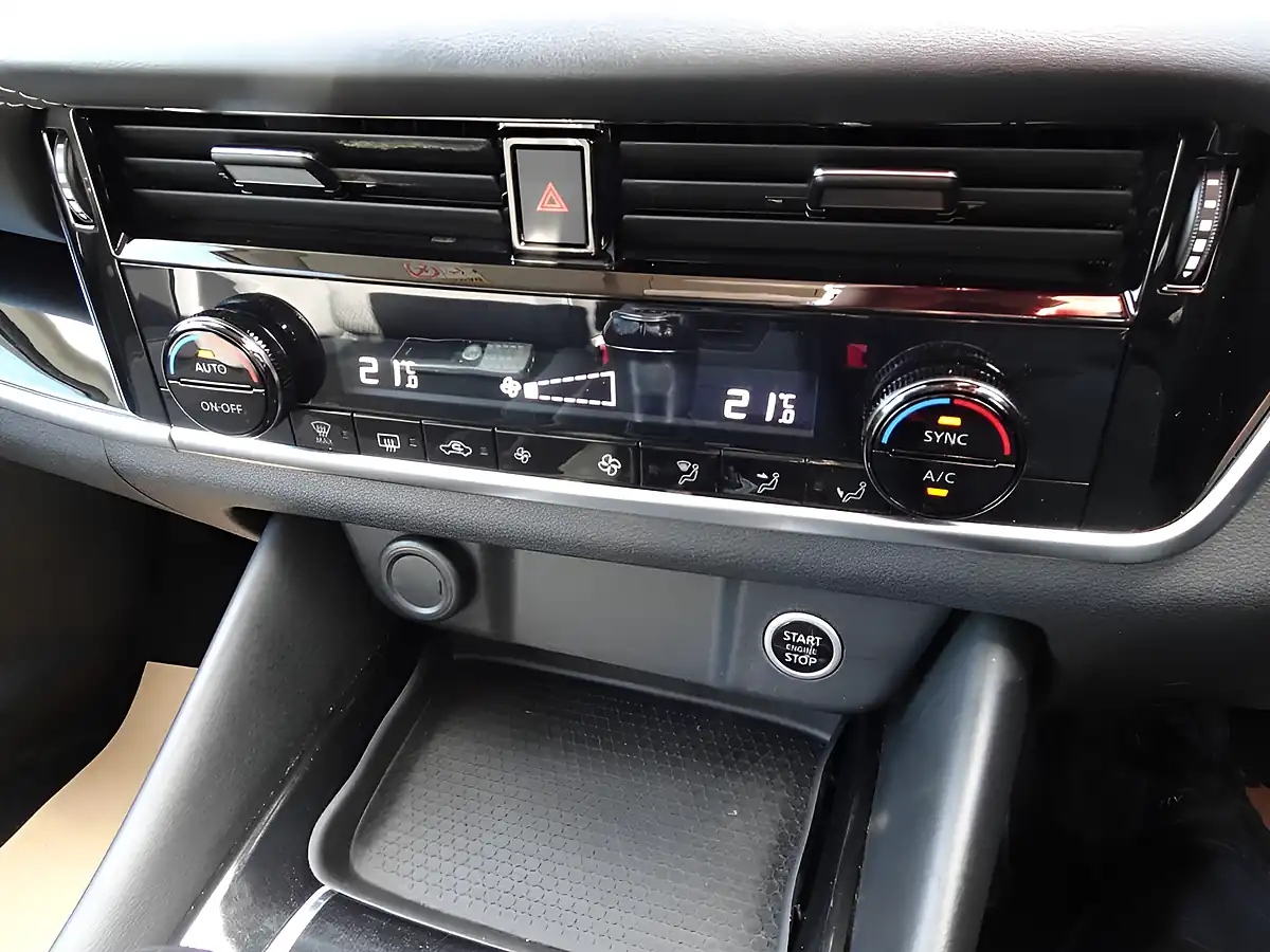 Used 2021 Nissan Qashqai N-Connecta Gun Metal - Interior and Exterior details 6