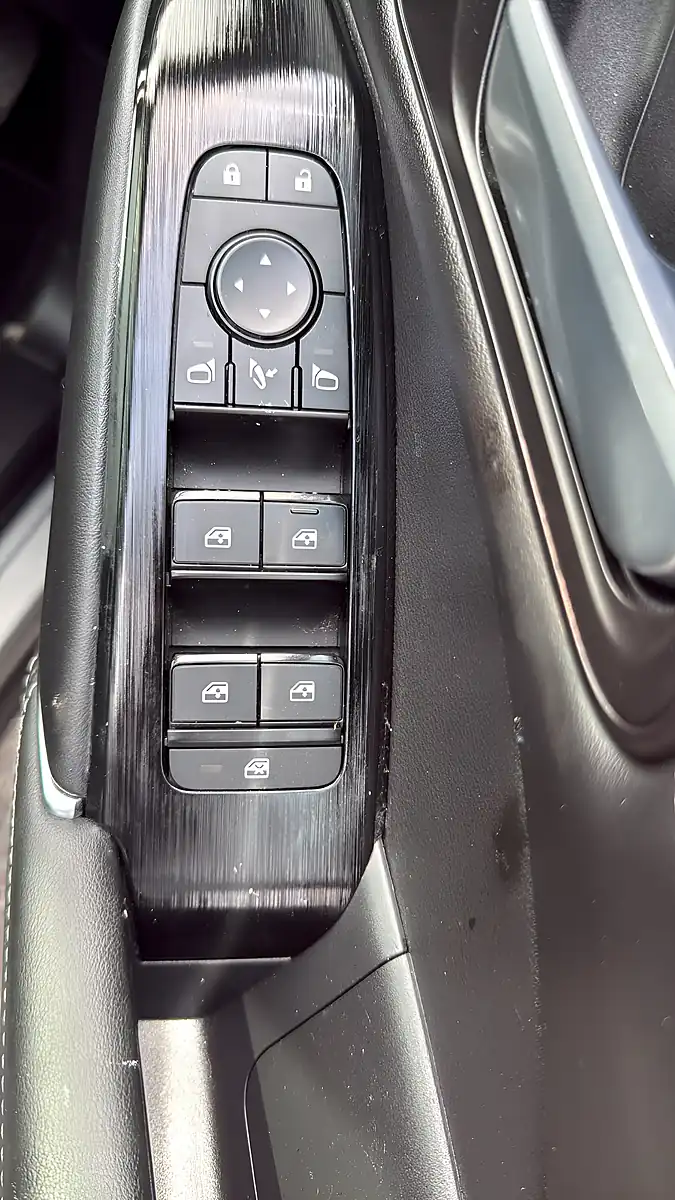 Used 2021 Nissan Qashqai N-Connecta Silver - Interior and Exterior details 10