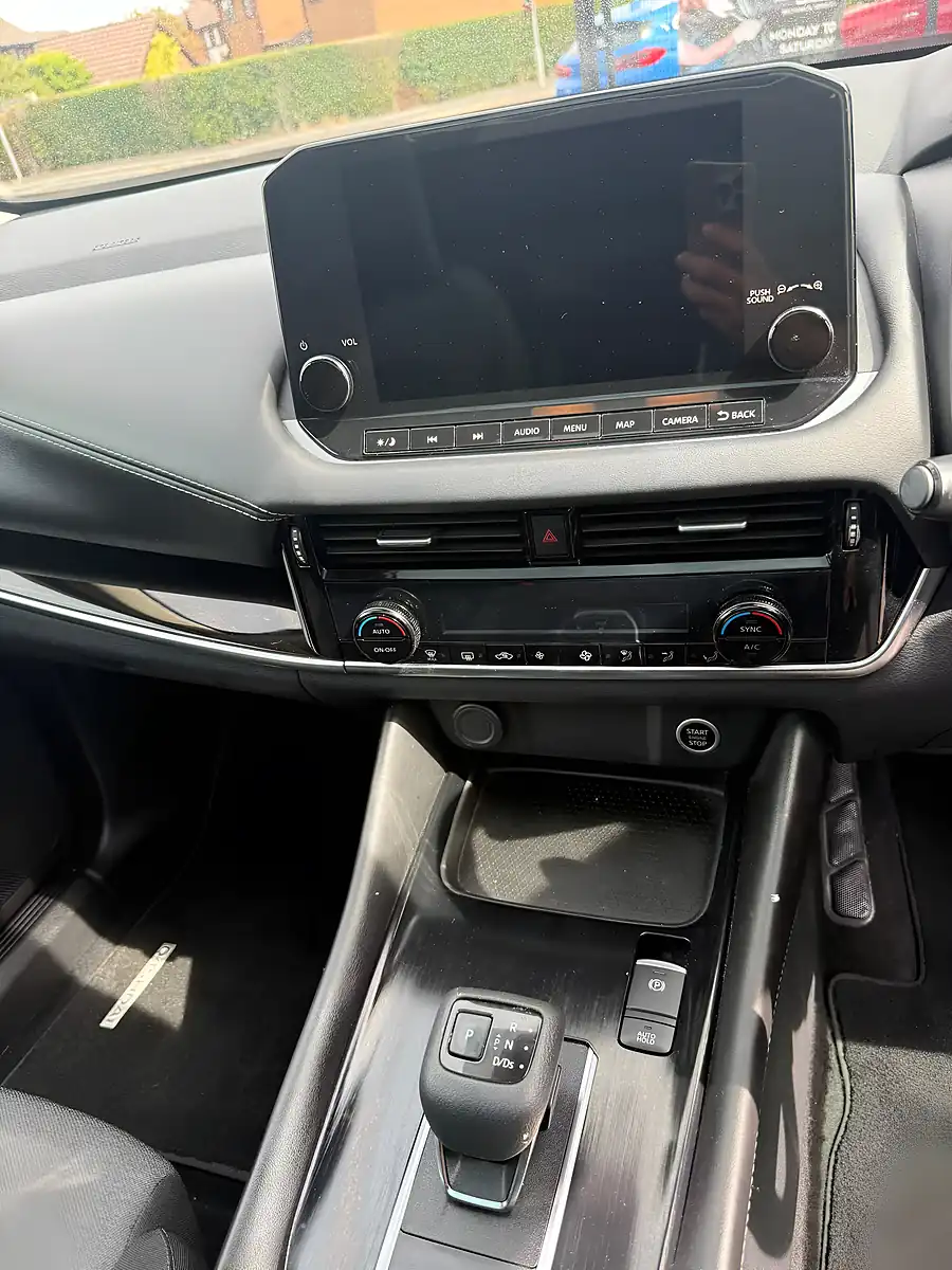 Used 2021 Nissan Qashqai N-Connecta Silver - Interior and Exterior details 11