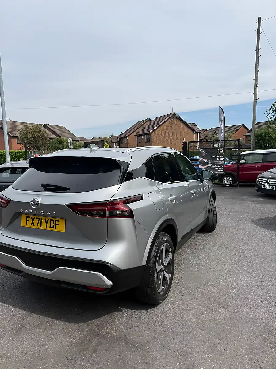 Used 2021 Nissan Qashqai N-Connecta Silver - Interior and Exterior details 4
