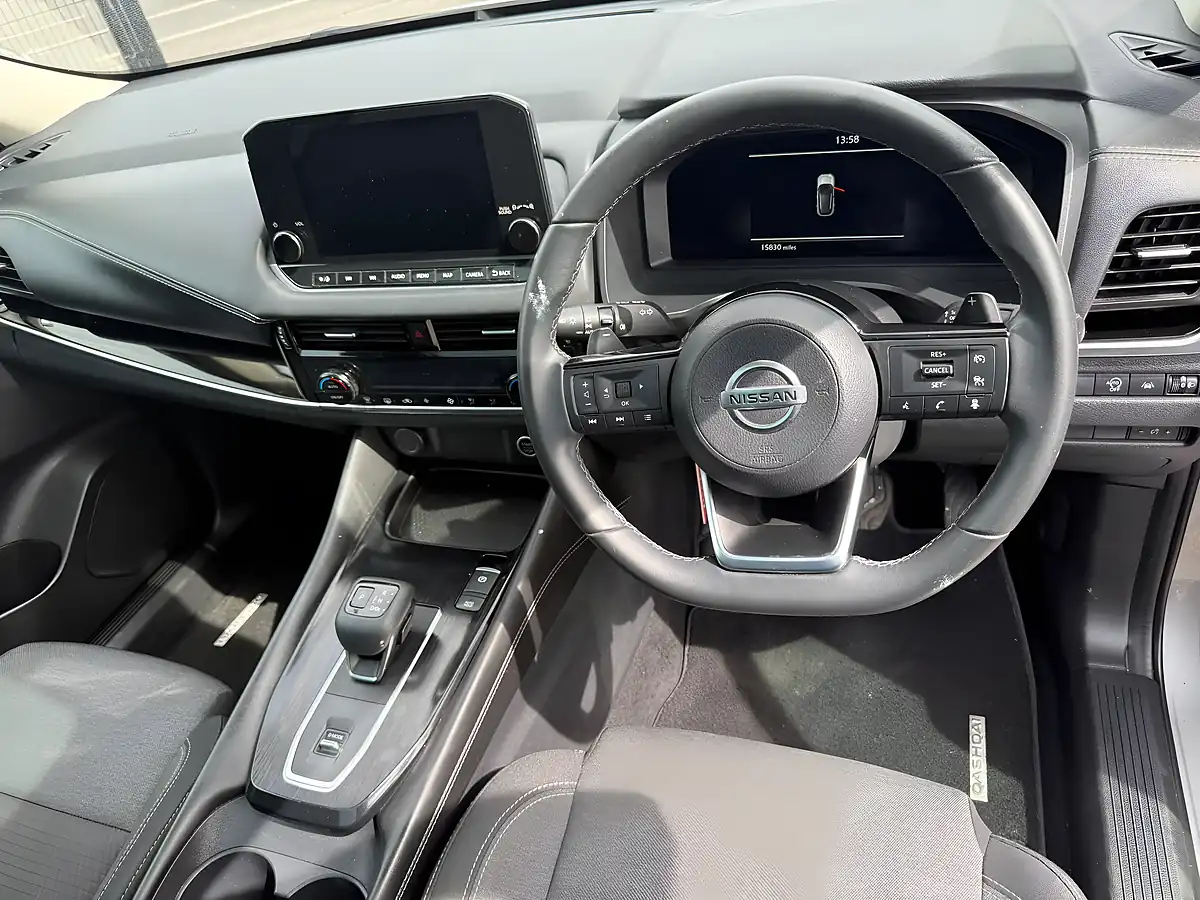 Used 2021 Nissan Qashqai N-Connecta Silver - Interior and Exterior details 7