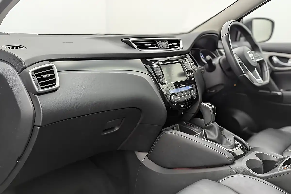 Used 2021 Nissan Qashqai N-Motion Black - Interior and Exterior details 12