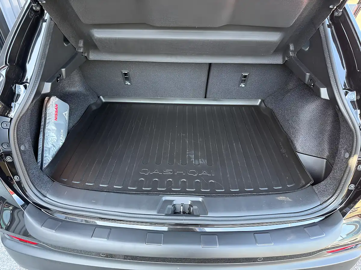 Used 2021 Nissan Qashqai N-Motion Pearl Black - Interior and Exterior details 16