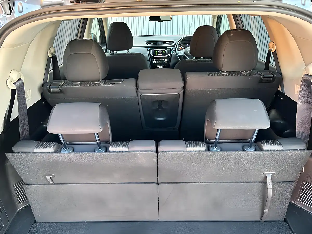 Used 2021 Nissan X-Trail N-Connecta Grey - Interior and Exterior details 12
