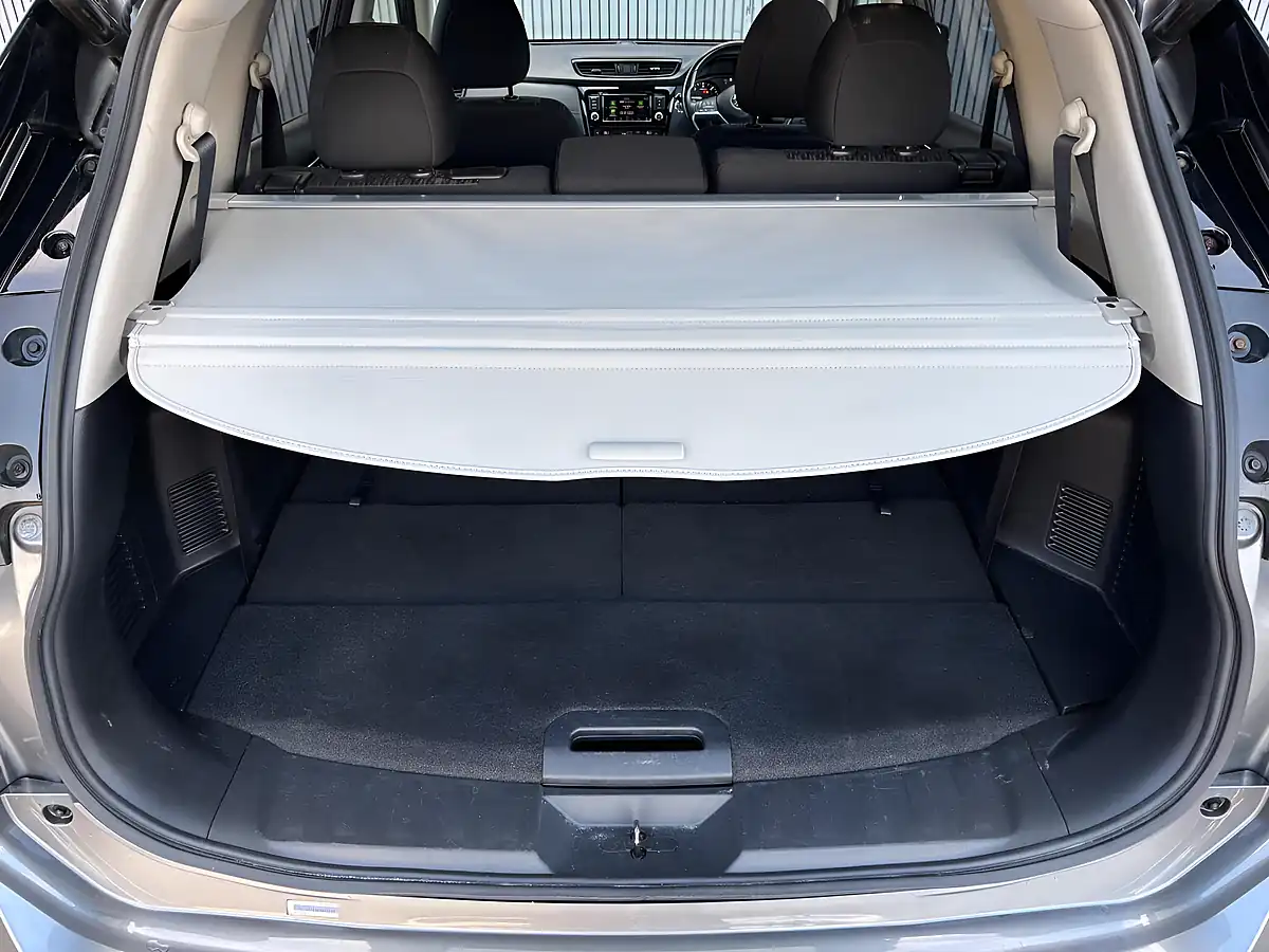 Used 2021 Nissan X-Trail N-Connecta Grey - Interior and Exterior details 13