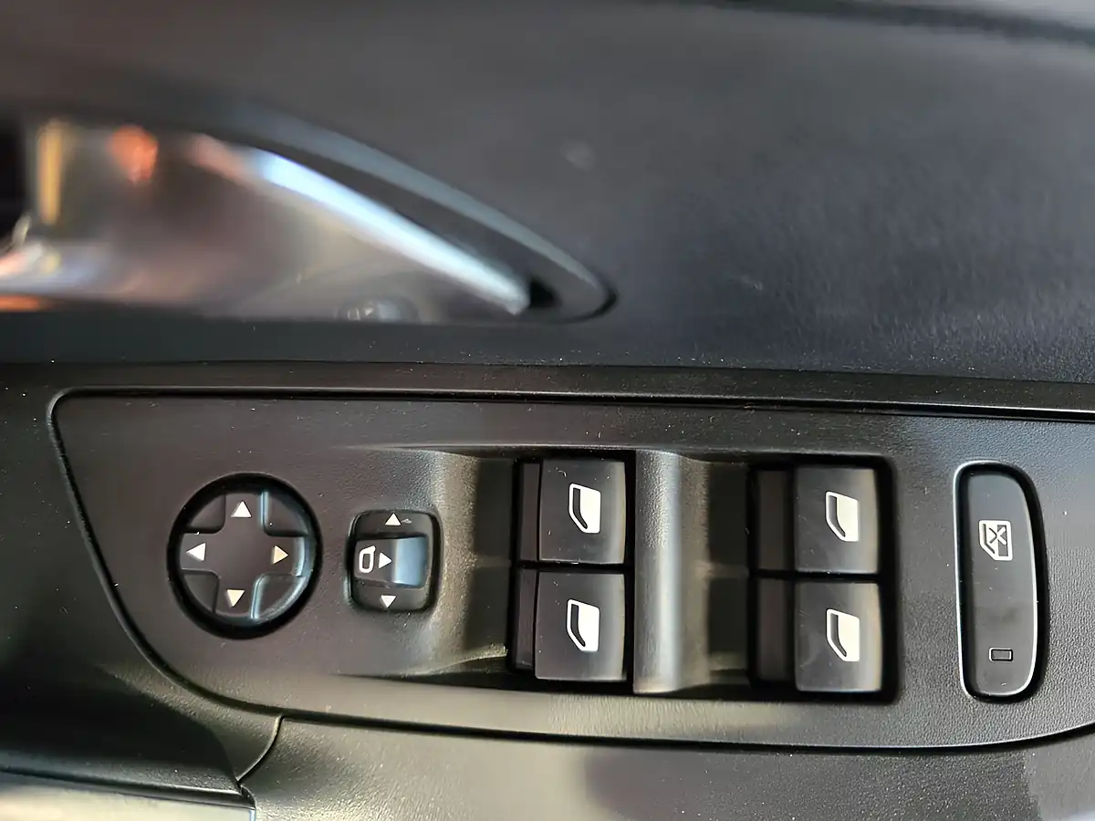 Used 2021 Peugeot 2008 Allure Orange - Interior and Exterior details 15