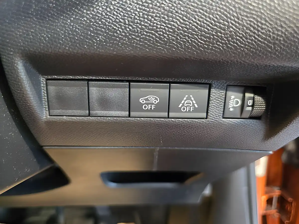 Used 2021 Peugeot 2008 Allure Orange - Interior and Exterior details 16