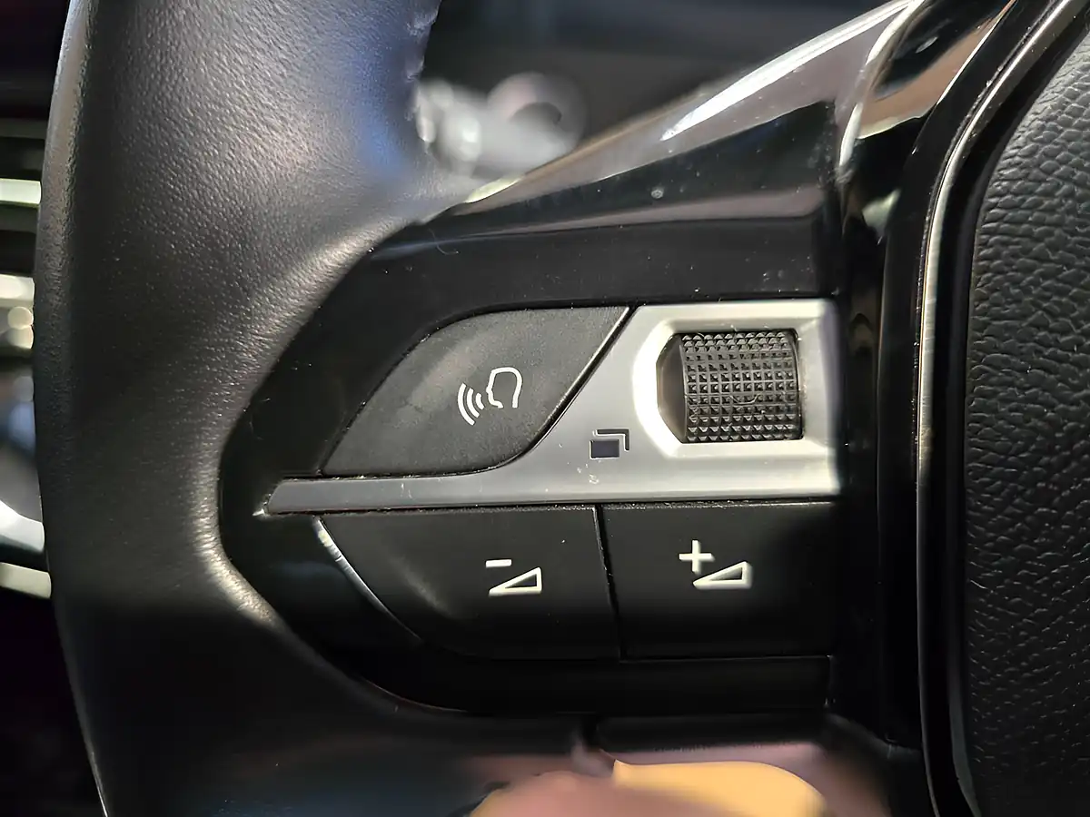 Used 2021 Peugeot 2008 Allure Orange - Interior and Exterior details 18