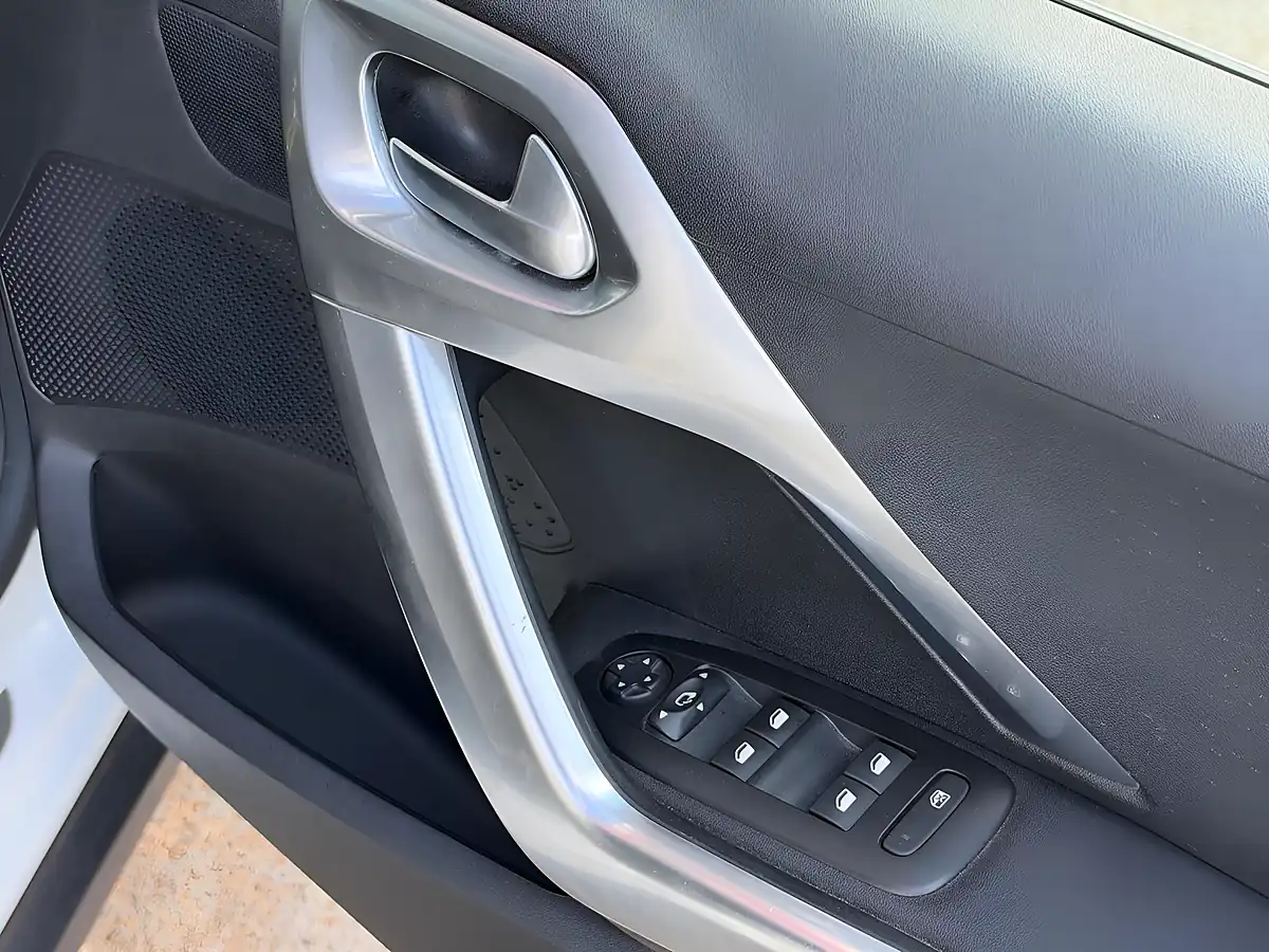 Used 2021 Peugeot 2008 Allure White - Interior and Exterior details 12