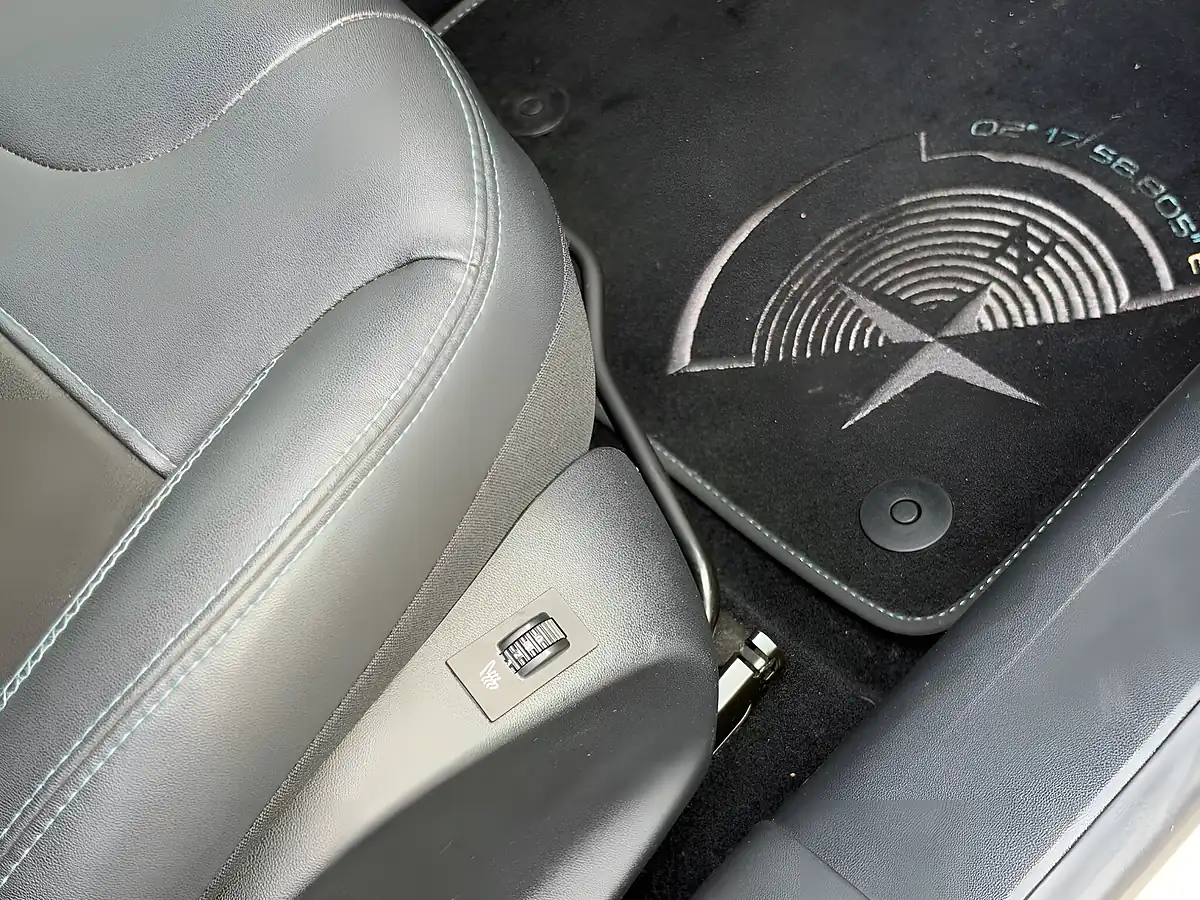 Used 2021 Peugeot 2008 Allure White - Interior and Exterior details 13