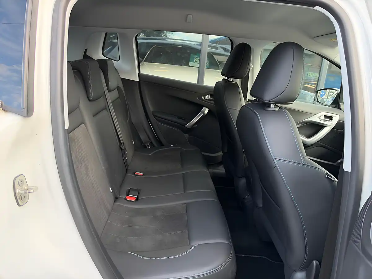 Used 2021 Peugeot 2008 Allure White - Interior and Exterior details 17