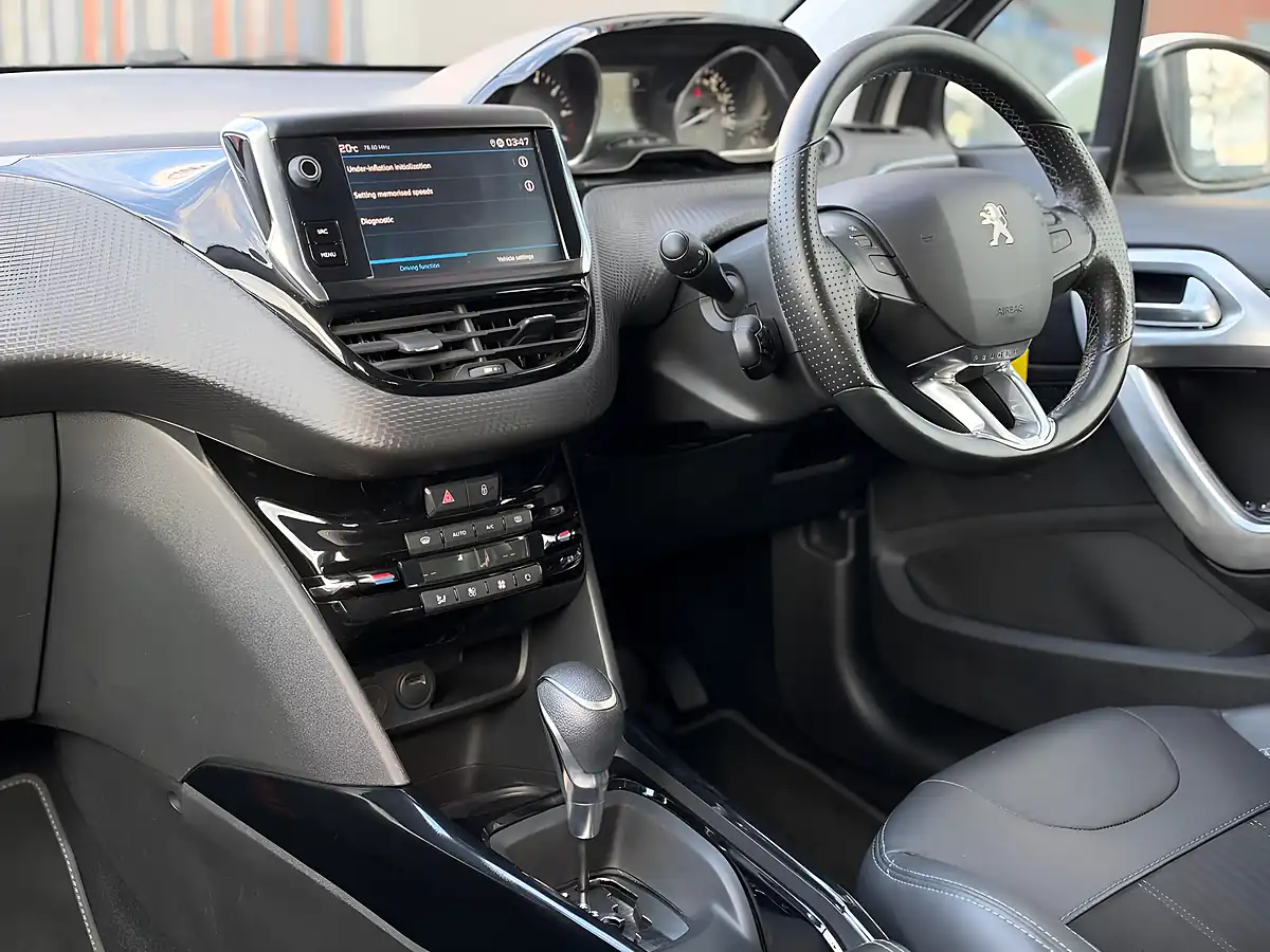 Used 2021 Peugeot 2008 Allure White - Interior and Exterior details 3