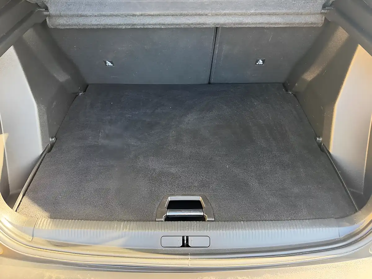 Used 2021 Peugeot 2008 Allure White - Interior and Exterior details 15