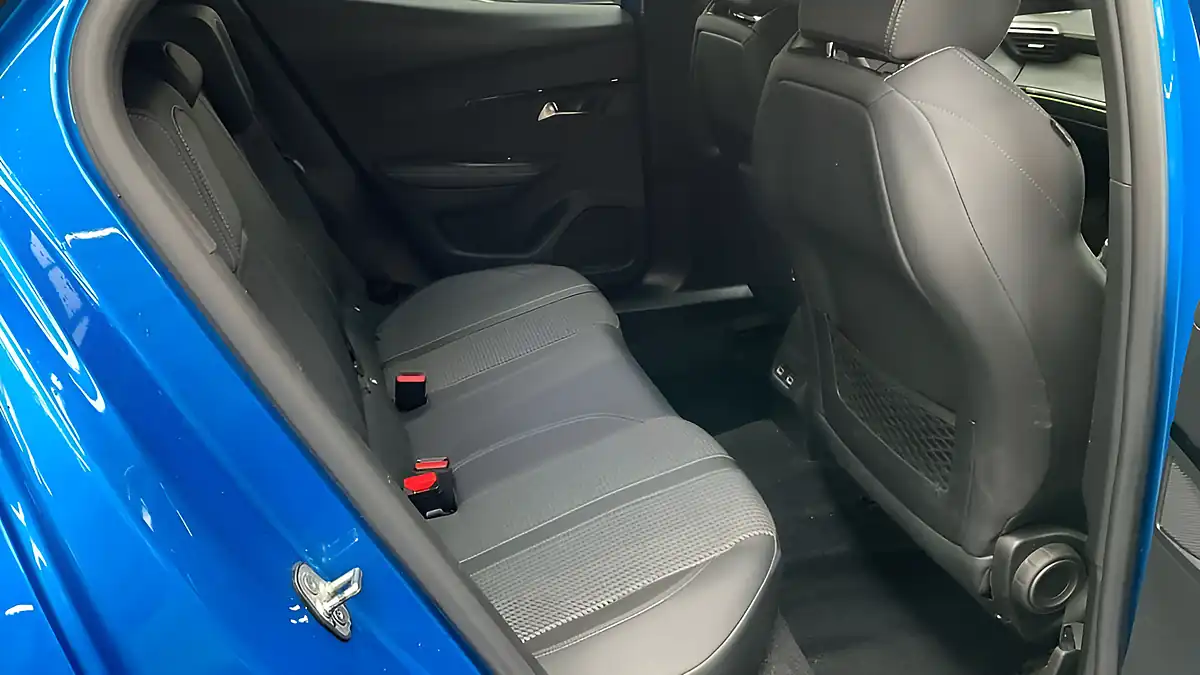 Used 2021 Peugeot 2008 GT Blue - Interior and Exterior details 17