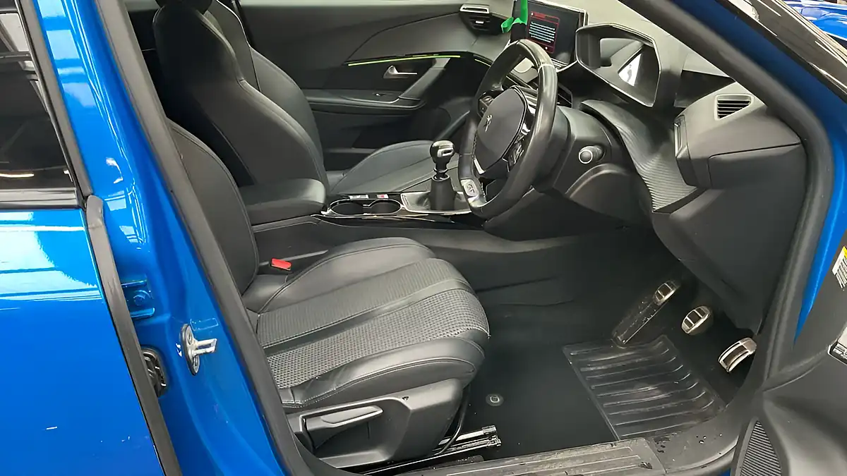 Used 2021 Peugeot 2008 GT Blue - Interior and Exterior details 18