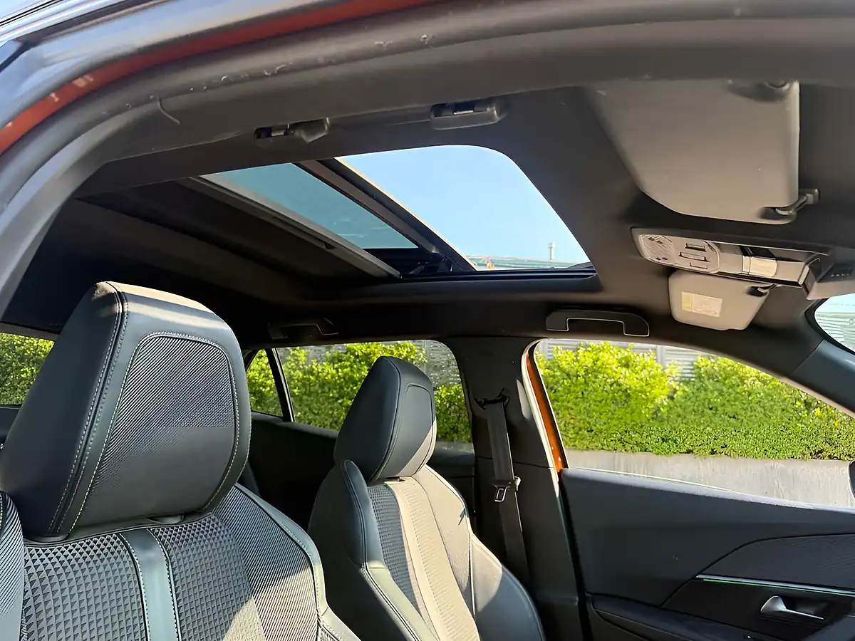 Used 2021 Peugeot 2008 GT Orange - Interior and Exterior details 11