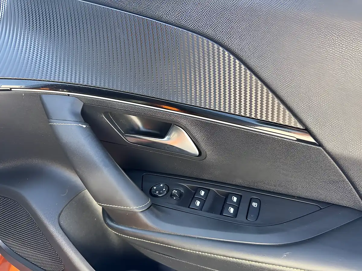 Used 2021 Peugeot 2008 GT Orange - Interior and Exterior details 12