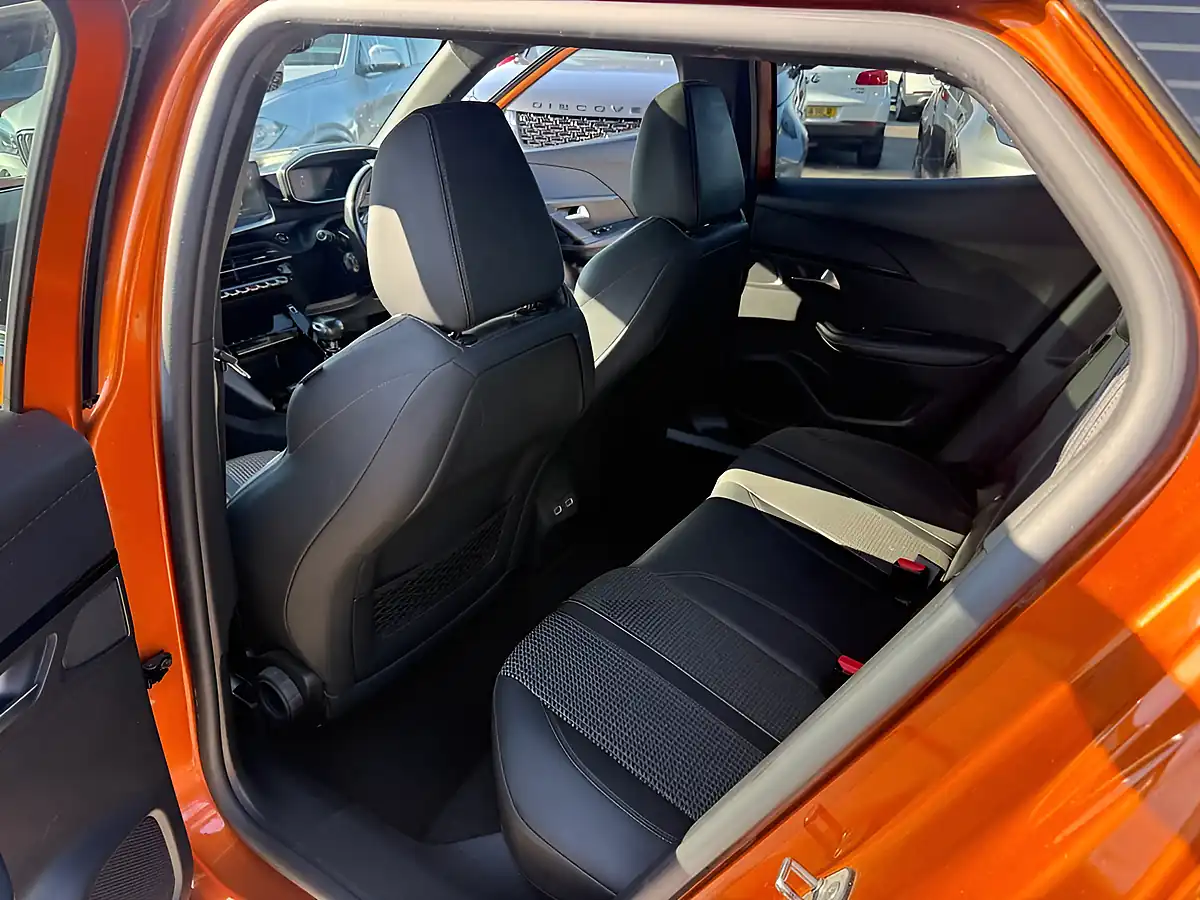 Used 2021 Peugeot 2008 GT Orange - Interior and Exterior details 18