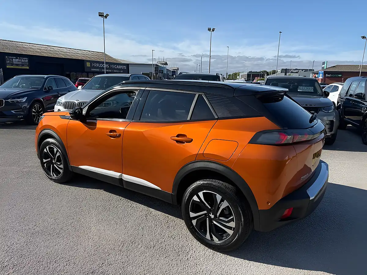 Used 2021 Peugeot 2008 GT Orange - Interior and Exterior details 4