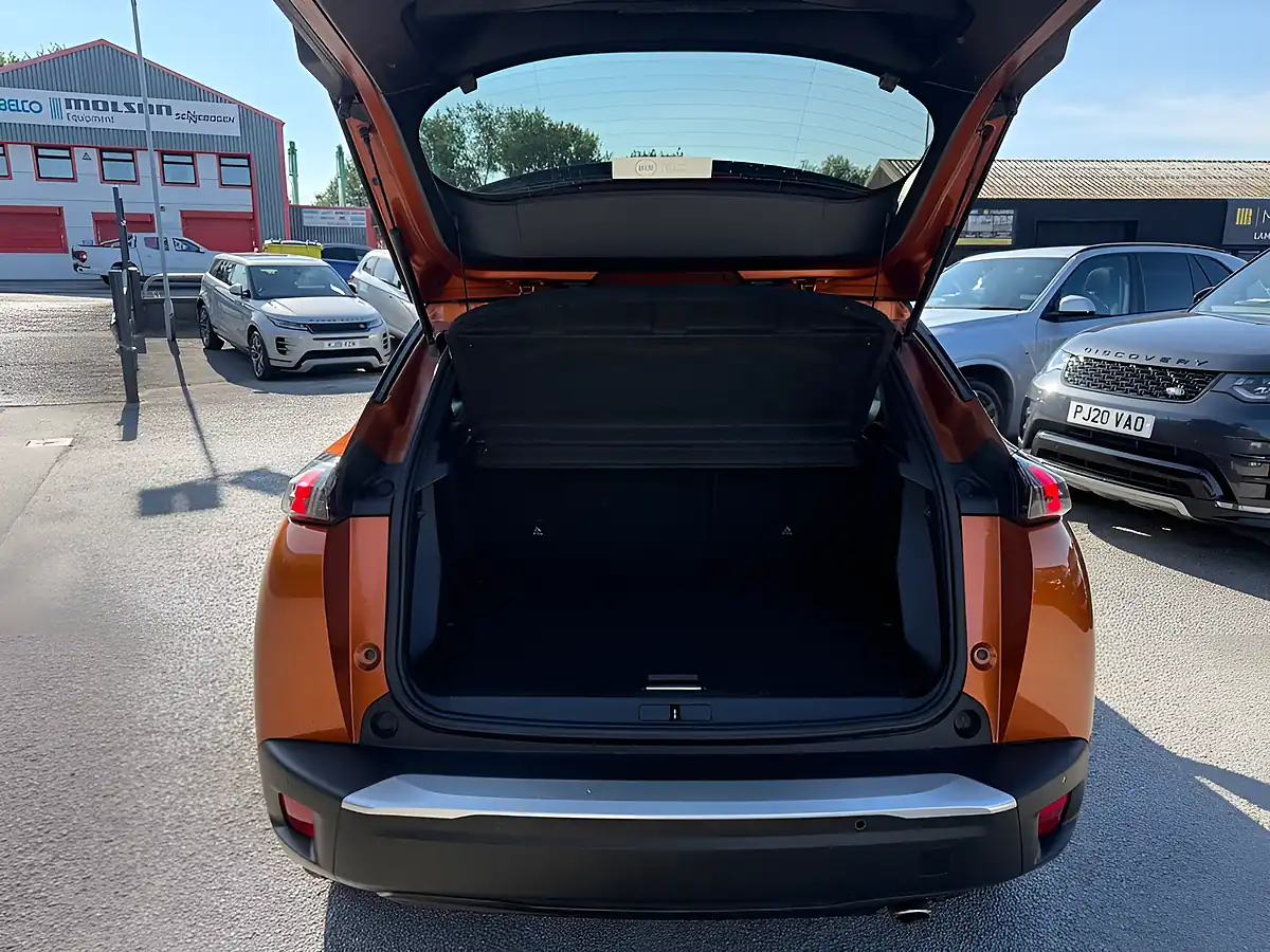 Used 2021 Peugeot 2008 GT Orange - Interior and Exterior details 7