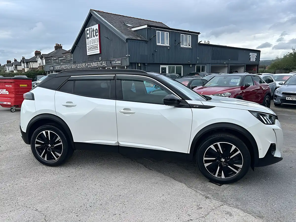 Used 2021 Peugeot 2008 GT Premium White - Front View