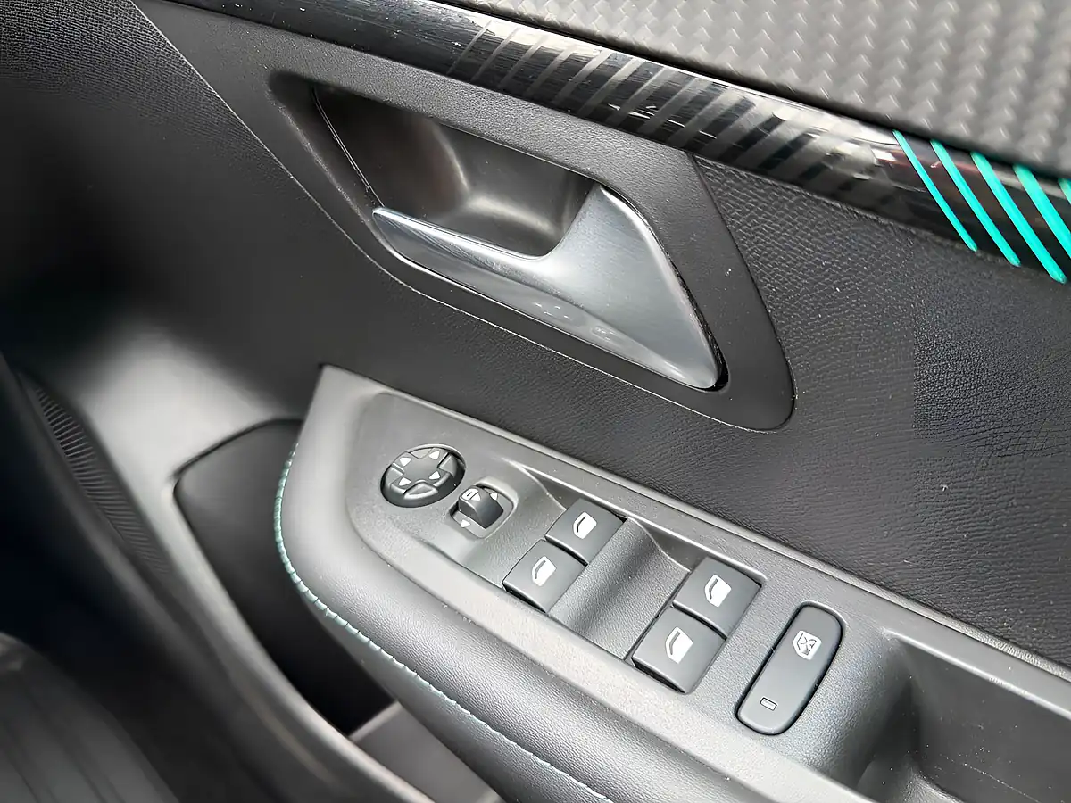 Used 2021 Peugeot 208 Allure Blue - Interior and Exterior details 14