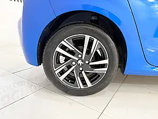 Used 2021 Peugeot 208 Allure Premium Blue - Interior and Exterior details 14