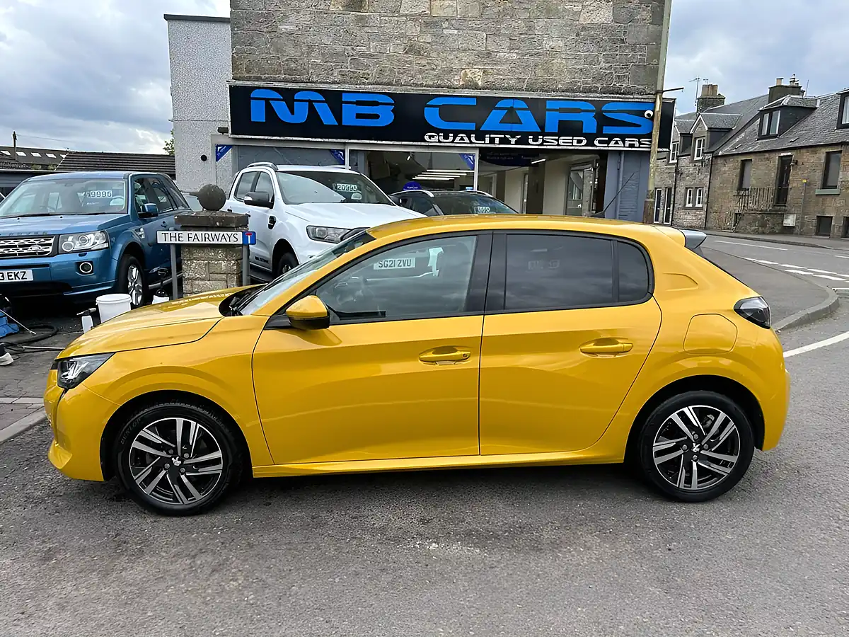 Used 2021 Peugeot 208 Allure Premium Yellow - Front View