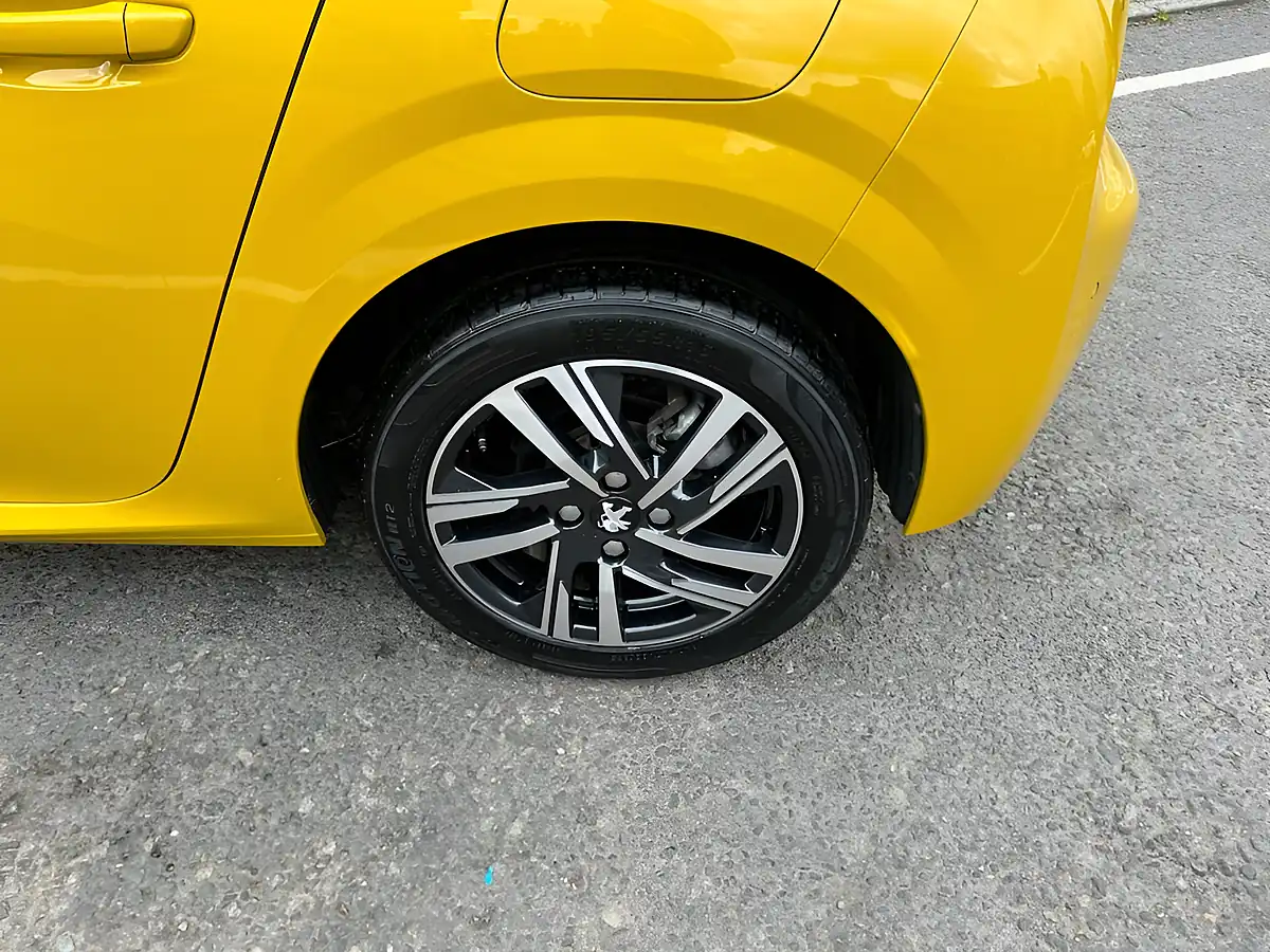 Used 2021 Peugeot 208 Allure Premium Yellow - Interior and Exterior details 18