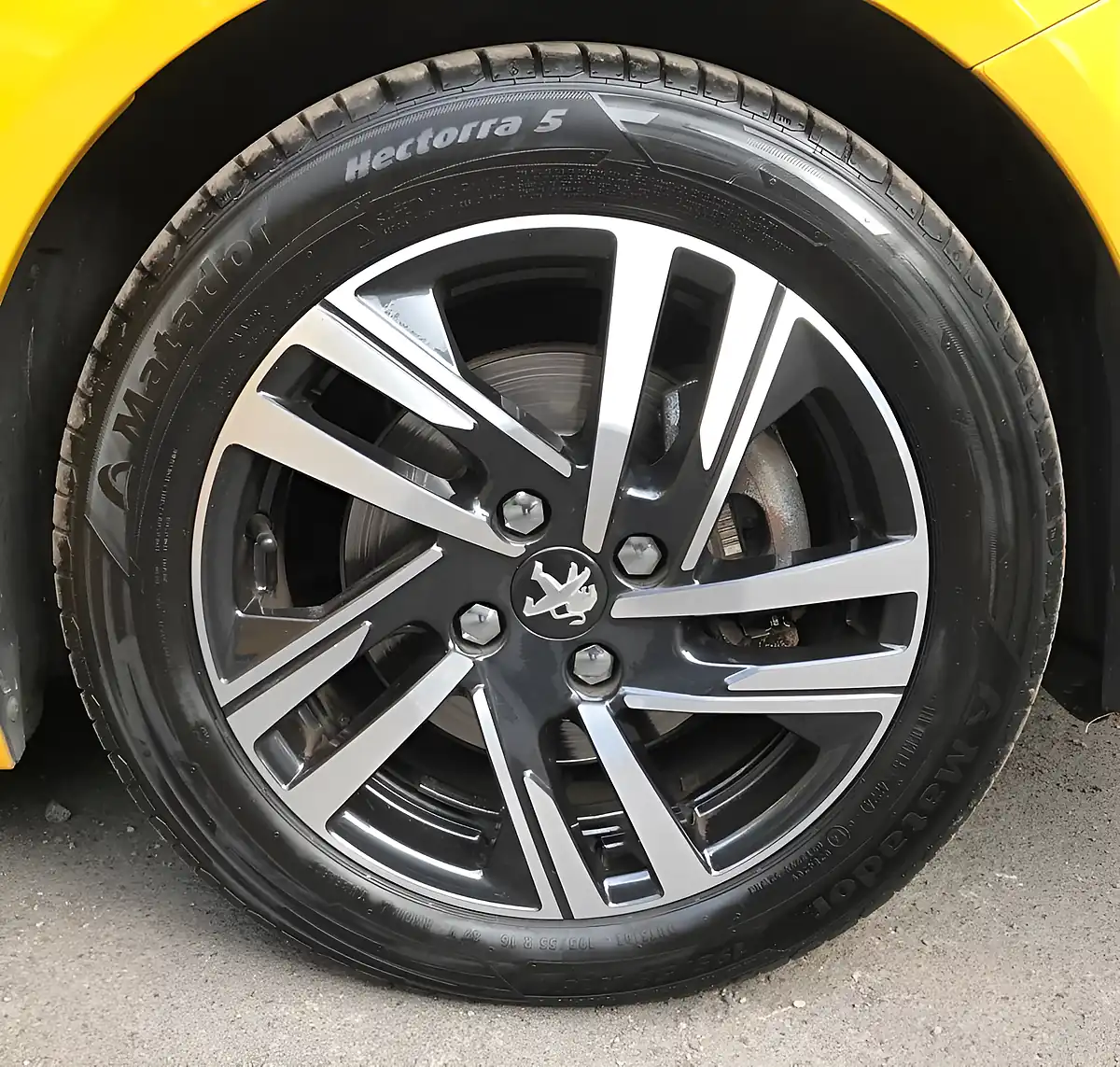Used 2021 Peugeot 208 Allure Premium Yellow - Interior and Exterior details 13