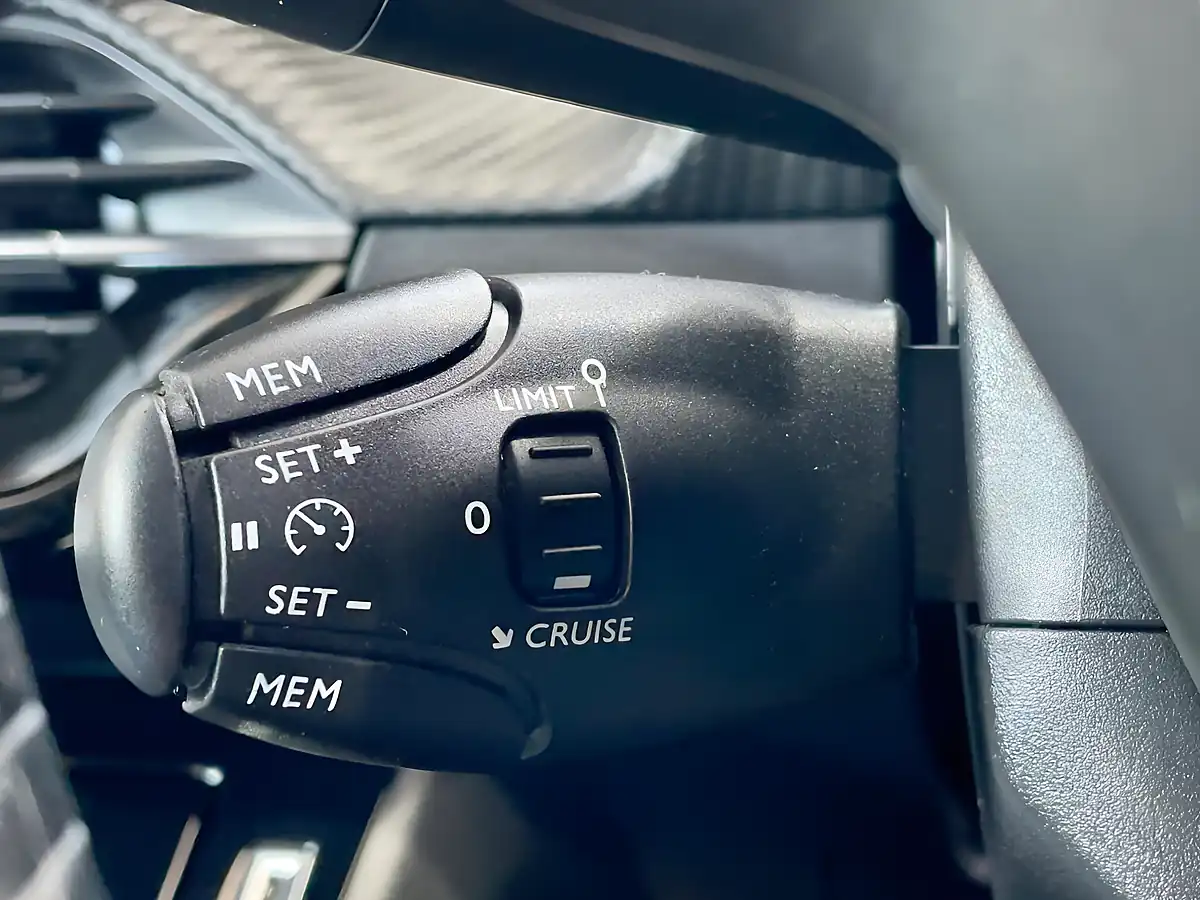 Used 2021 Peugeot 208 Allure Yellow - Interior and Exterior details 18